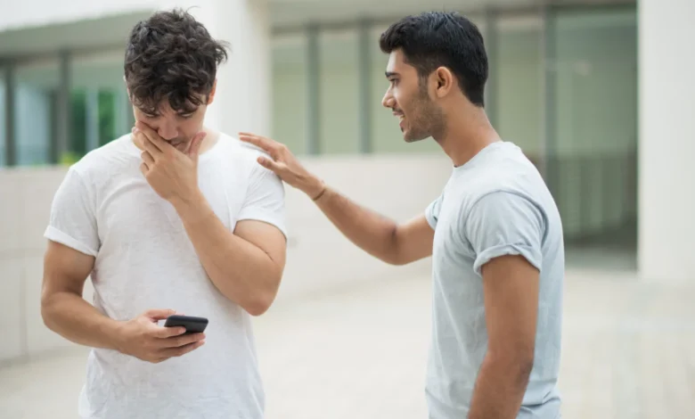 A guy Roasting Someone with No Friend