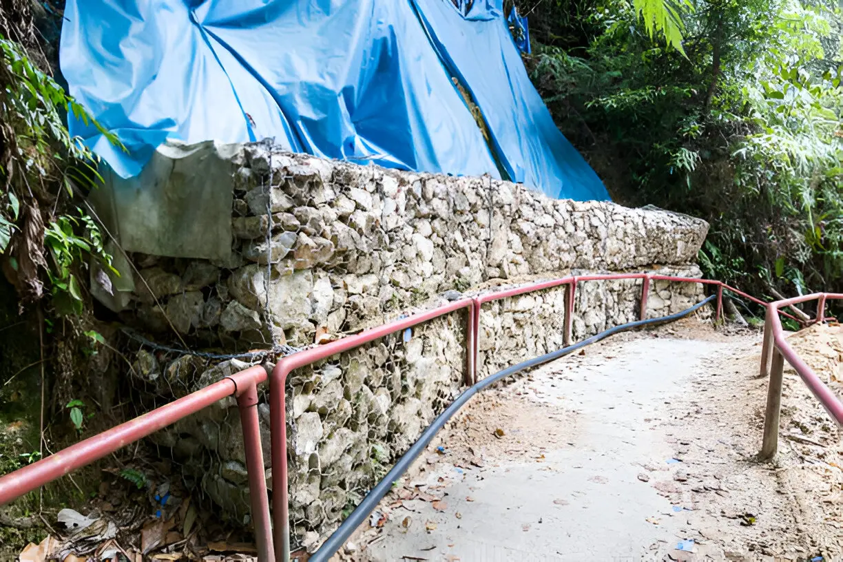 Common Mistakes to Avoid When Installing a Rock Retaining Wall