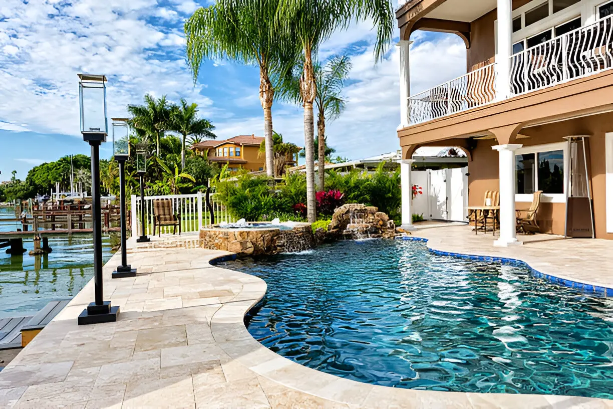 How Florida Homeowners Maintain Their Residential Pools