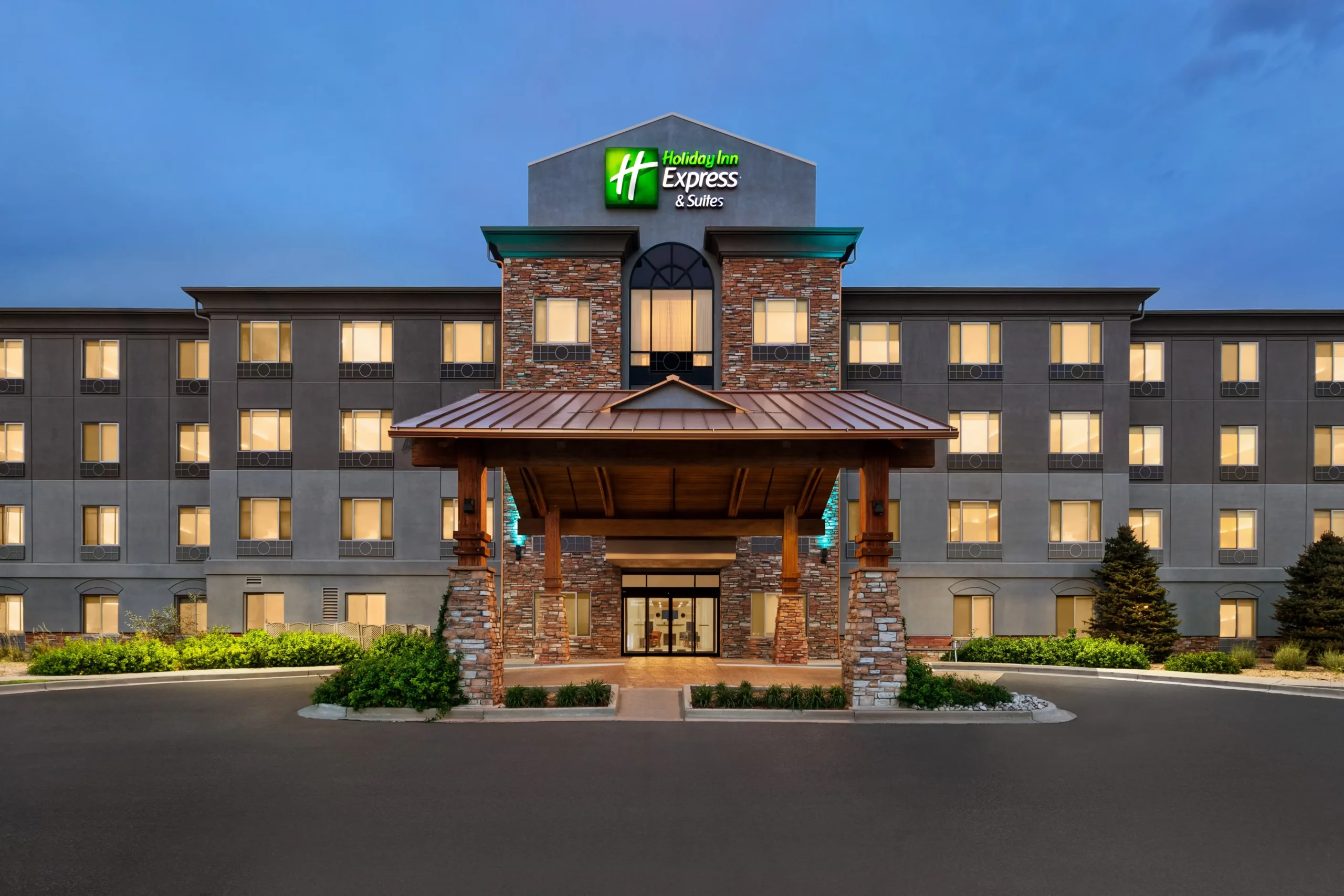 Seamless Travel Denver Colorado Airport Shuttle Service at Holiday Inn Express Denver Airport